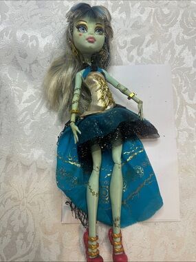 Monster High 13 Wishes Frankie Stein Doll